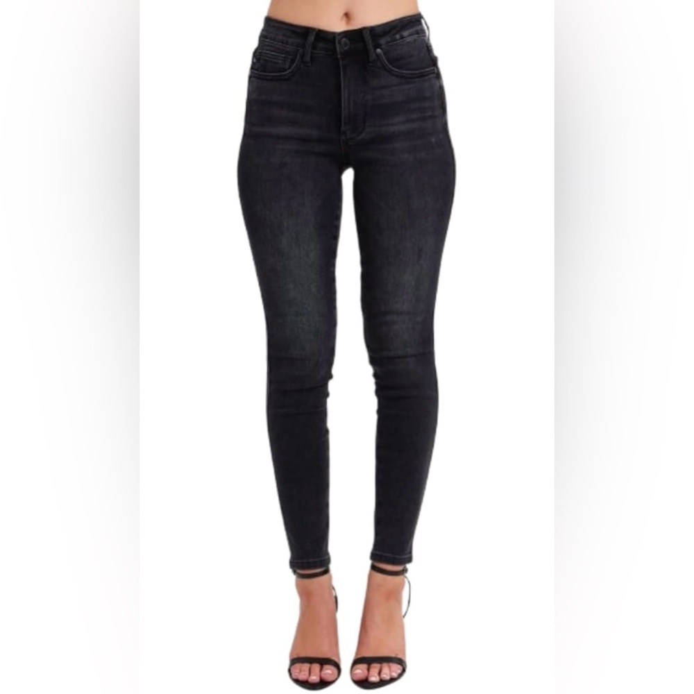 Judy Blue Mid Rise Tummy Control Skinny Jeans